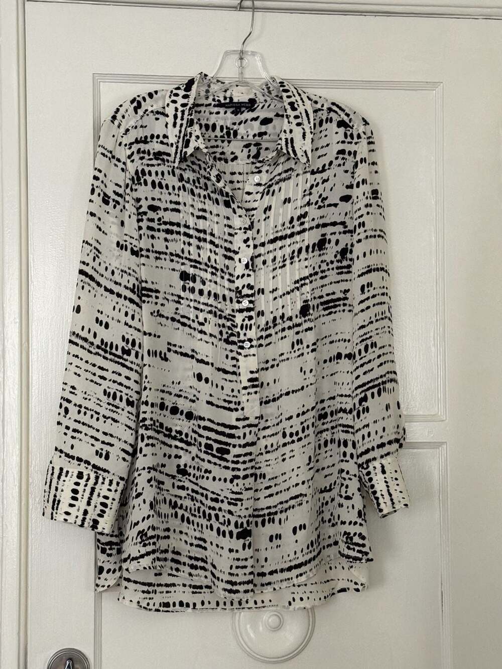 Marissa Webb 100% Silk Black and White Patterned Button Down Blouse Shirt